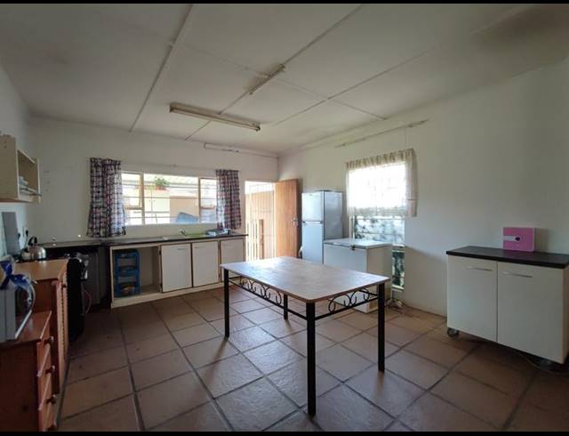 5 BEDROOM HOUSE FOR SALE IN PRESTBURY